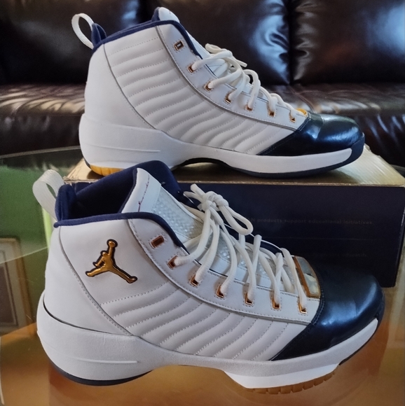 Air Jordan XIX SE - Picture 1 of 14